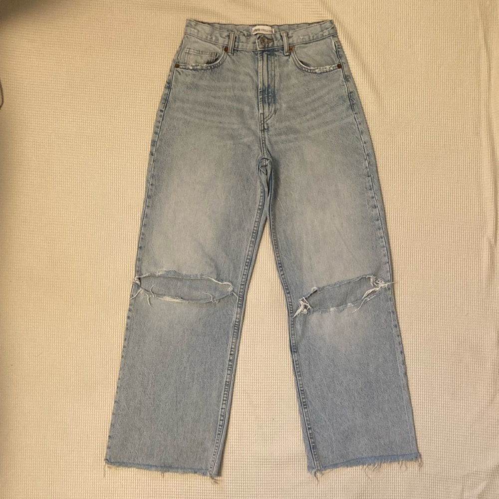 Zara Women's Straight Leg Jeans in Faded Blue